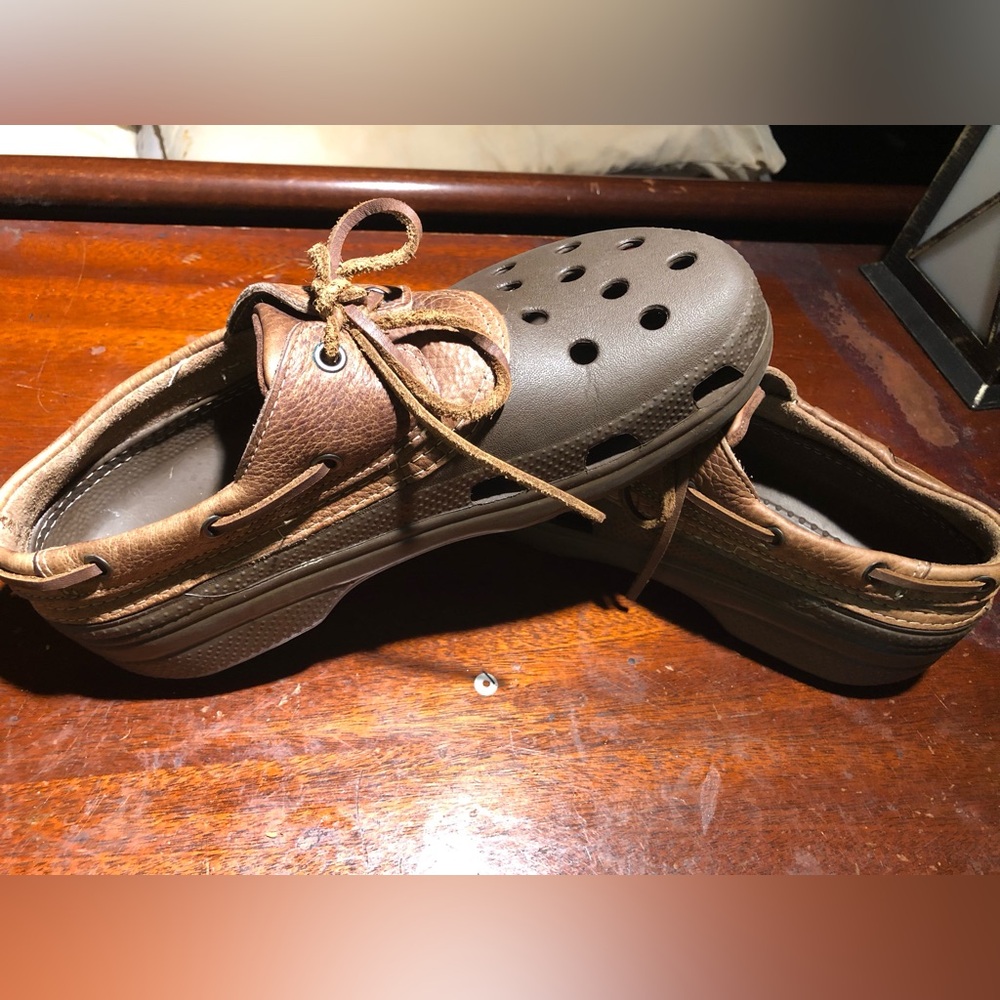 Authentic Men’s Croc’s brown leather causal with  laces size 9